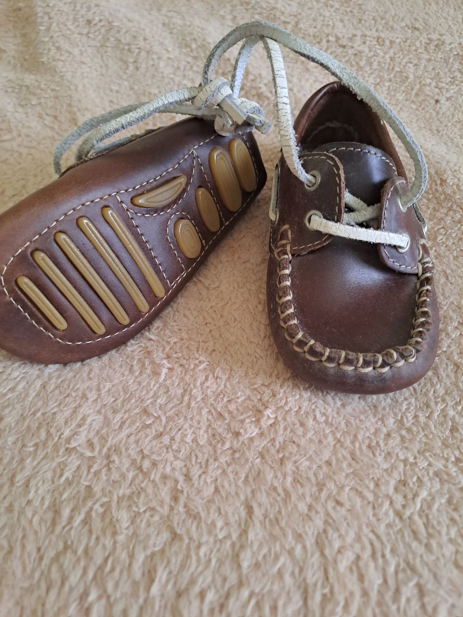 Pantofi de piele pentru bebelusi