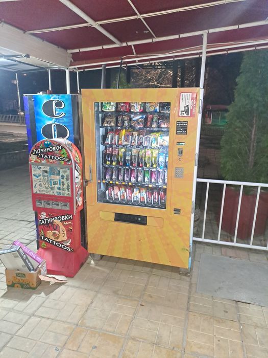 Вендинг автомат за храни и напитки