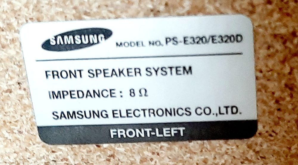 Microsistem audio Samsung MM-E320, CD Player, tuner FM, USB, AUX, 2x10