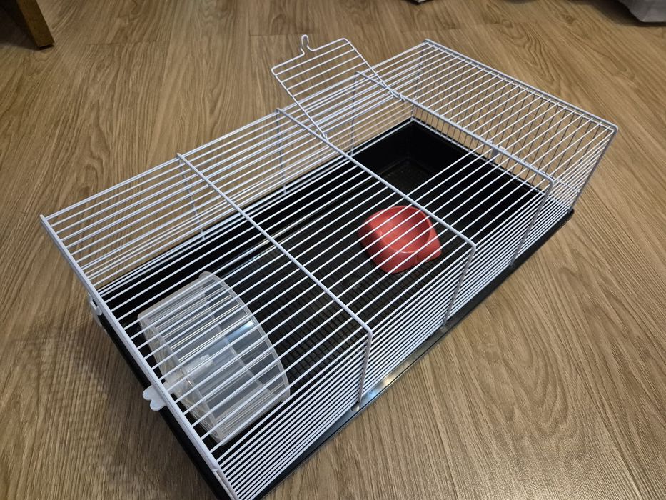 Cusca hamster pitic cu roata si bol