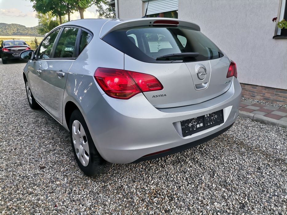 Opel Astra J 1.3 cdti ECOflex Euro 5 an 2011  A/C