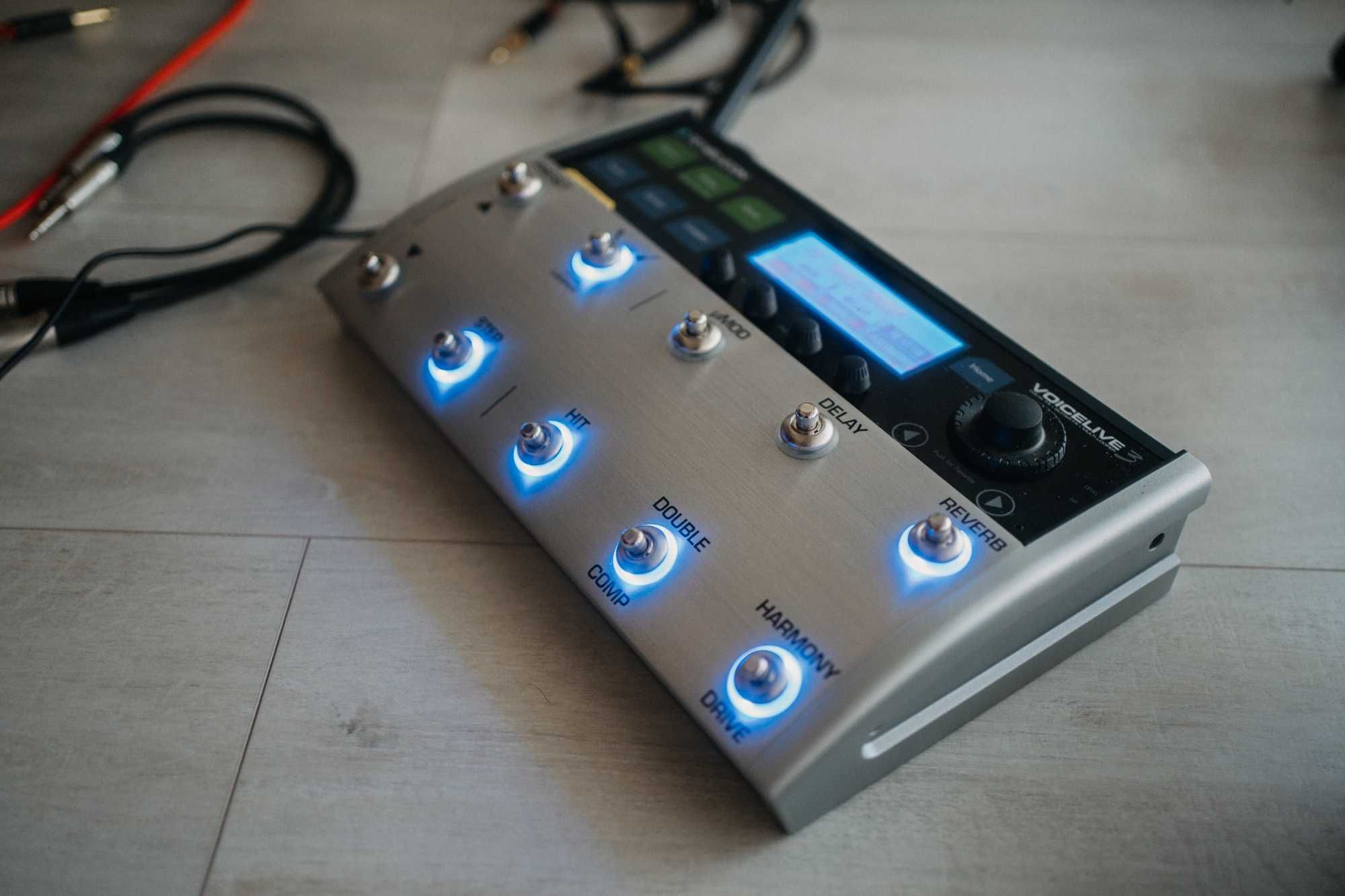 Procesor Voce Chitara si Looper TC-Helicon VoiceLive 3 ca nou