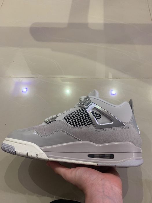 jordan 4 frozen moments