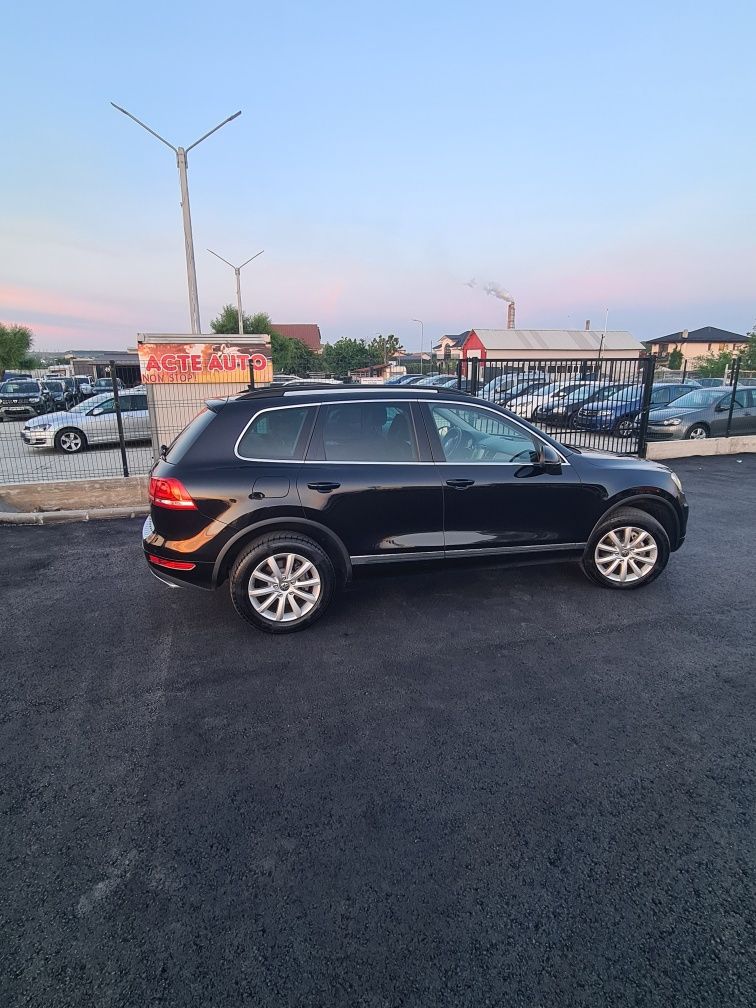 Vând Volkswagen Touareg