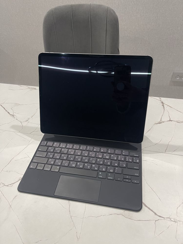 Apple iPad Pro 2022, 12.9” (M2, 256 ГБ) + Magic Keyboard + Magic Mouse