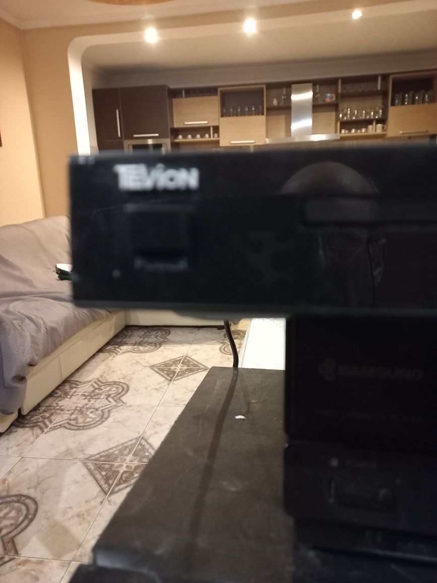 Disponibile dvd , tevion ; video Samsung; multicompact disc player  PD
