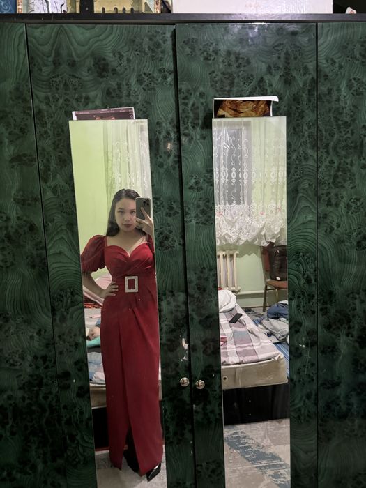 Платье почти новая ! Одела 1 раз  размер 44. Турецкий купила за 40000