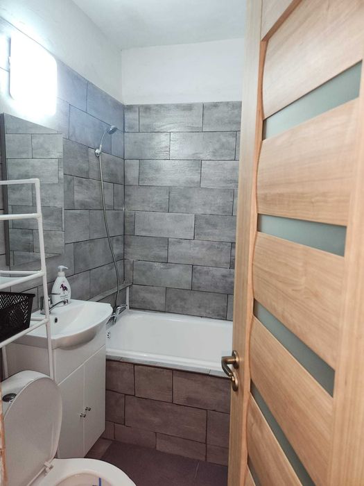 Închiriez garsonierā,regim hotelier!