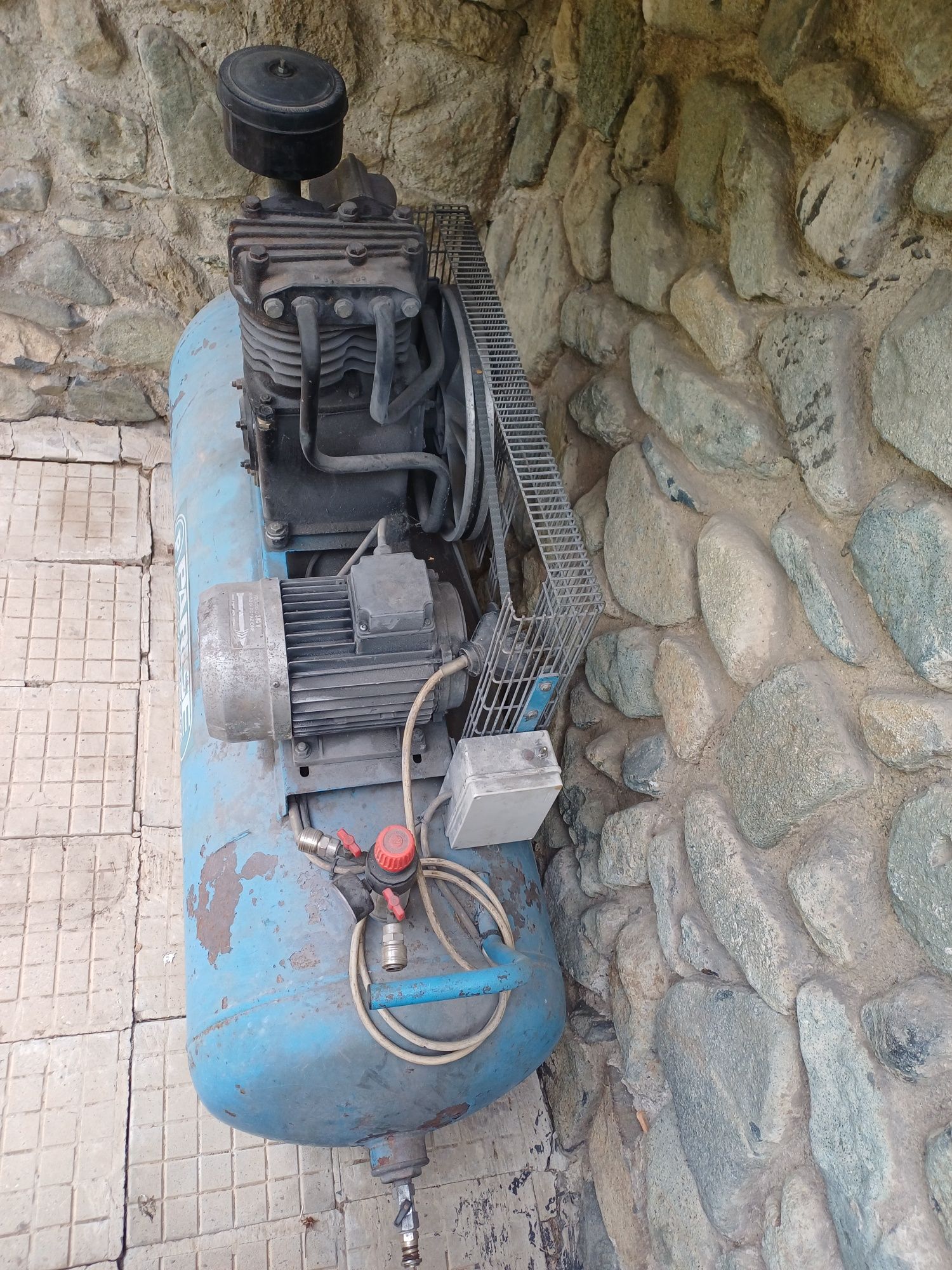 Трифазен компресор за въздух PARISE COMPRESSORI - 300л+