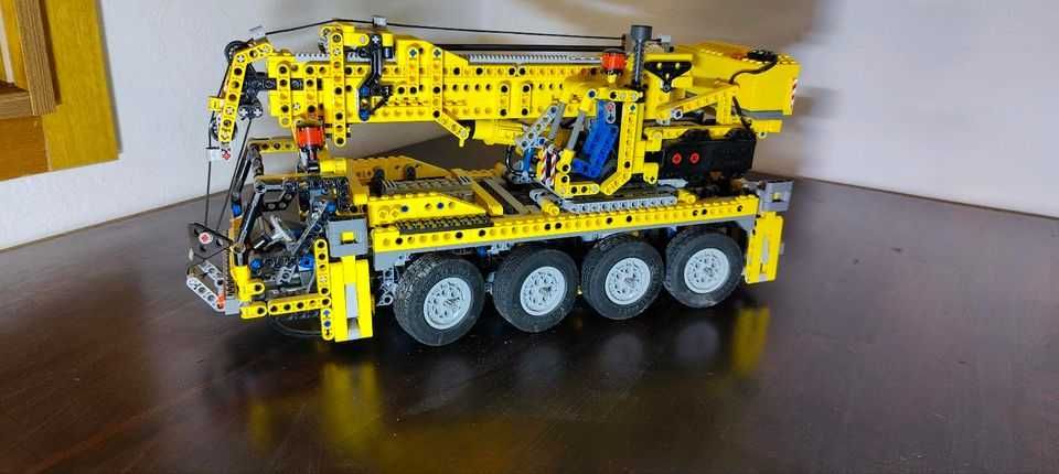 Lego Tehnic 8421 ( pneumatic): Mobile Crane