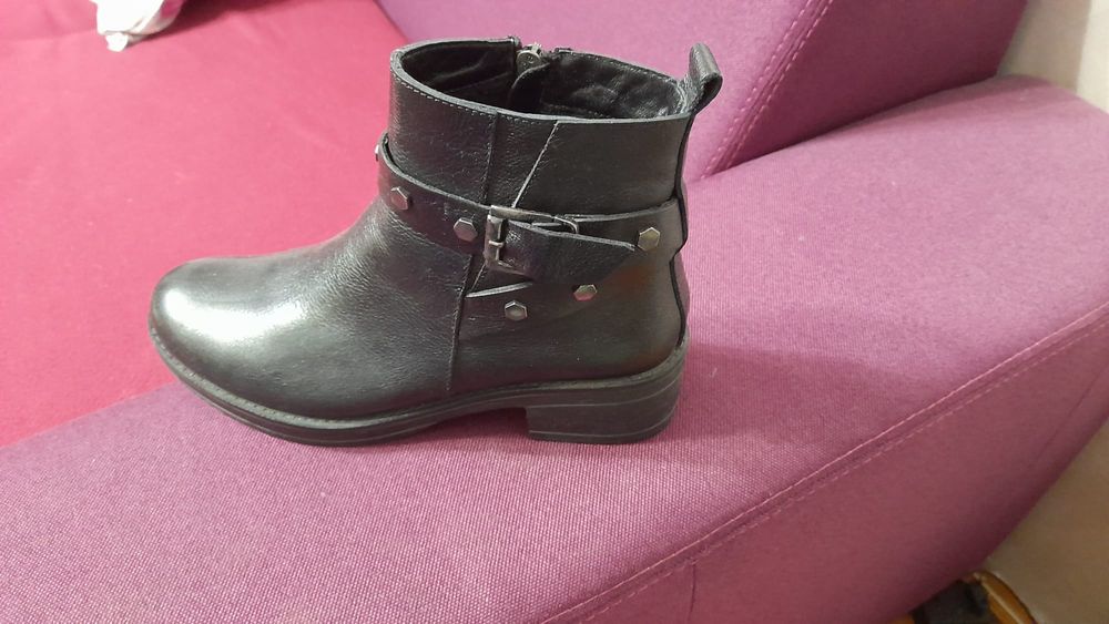 Vând ghete piele noi  39