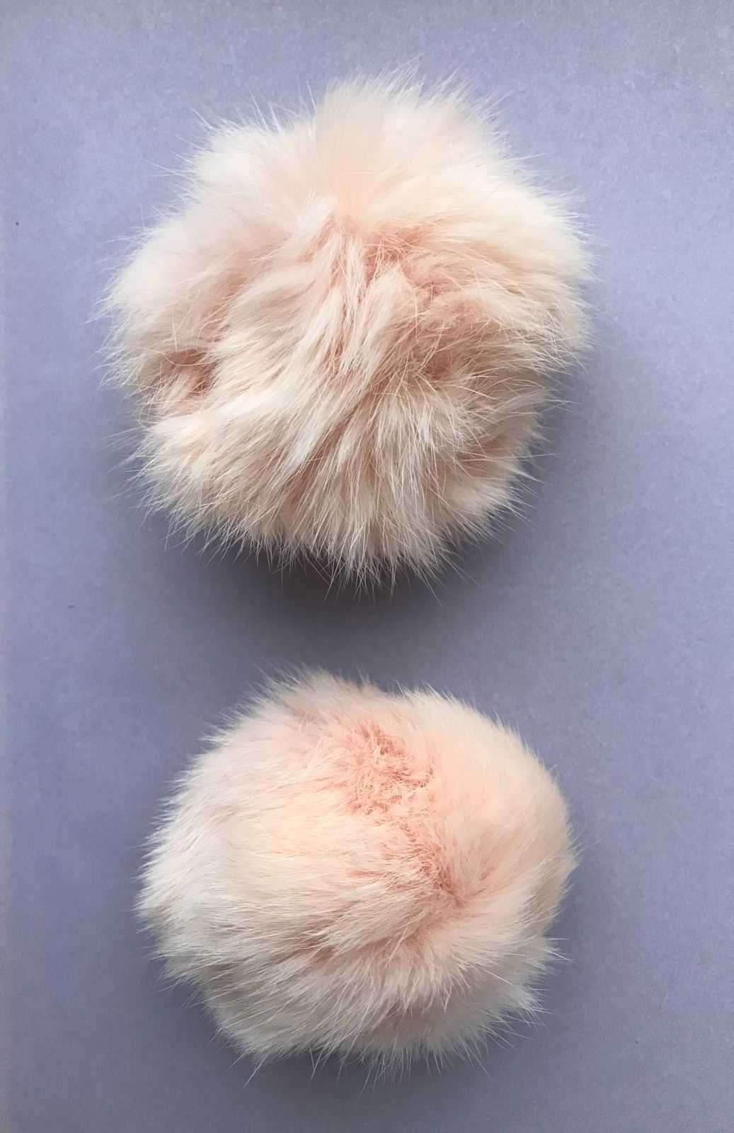 Продам нежно-розовые помпоны для рукоделия(кролик)