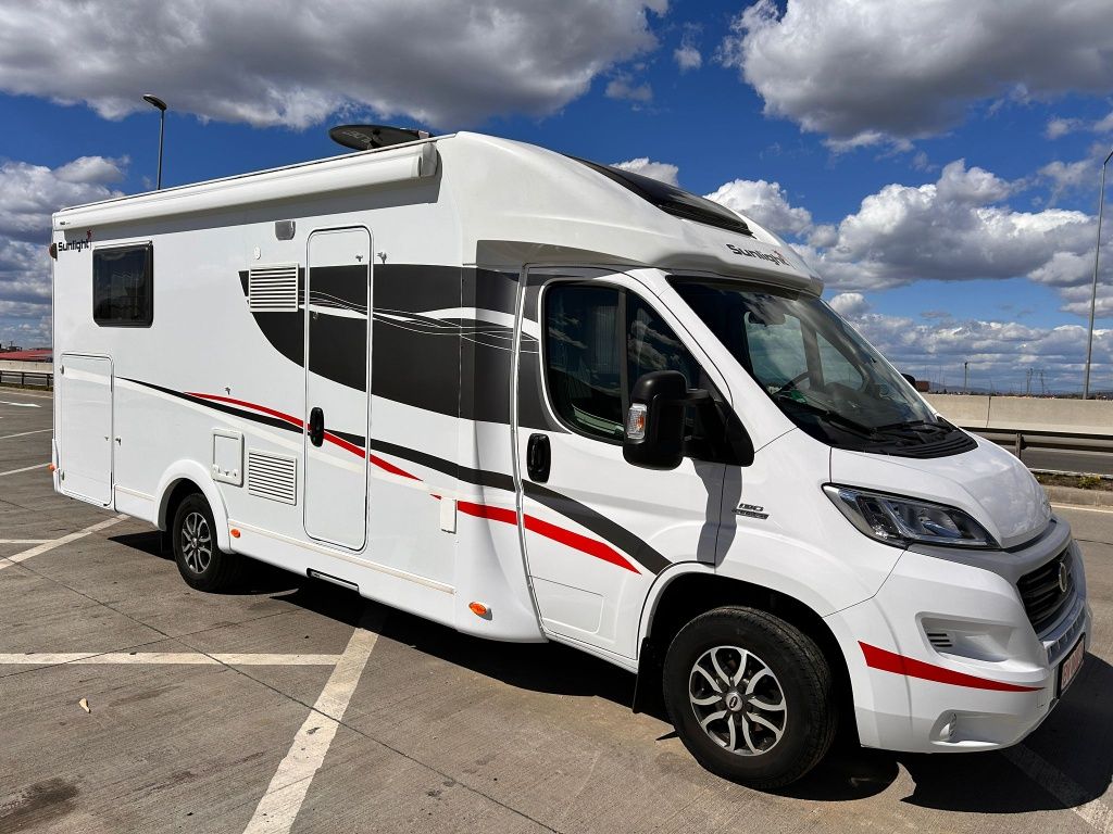 Autorulota camper semiintegrata Sunlight T68,