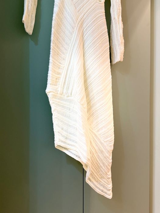 Бяла плетена рокля по тялото