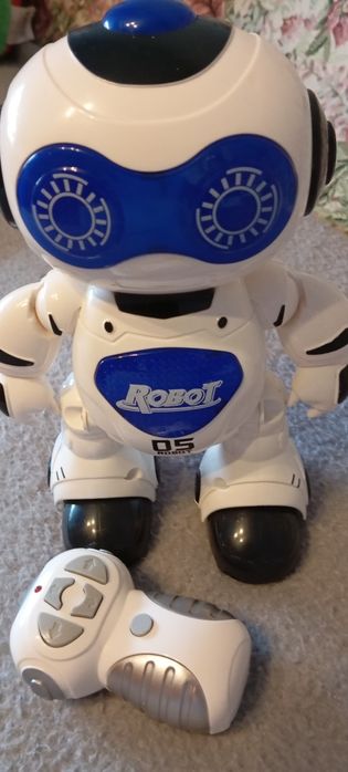 Robotel dansator cu telecomanda