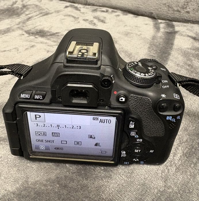 Vând aparat foto Canon EOS 600D, Obiectiv  18-55mm