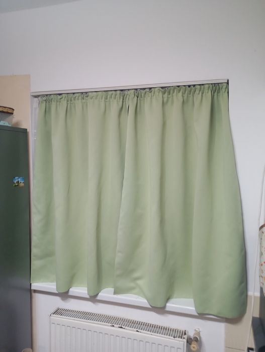 Vând perdele cu tot cu draperii de noapte, culoare verde