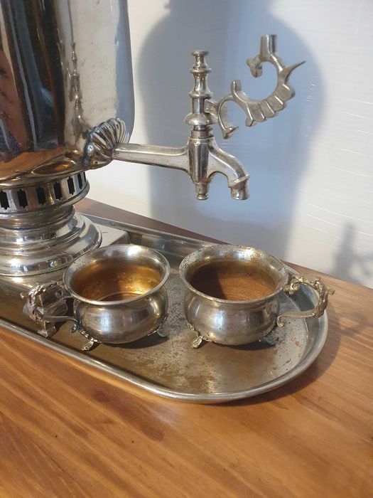 Samovar vechi rusesc, pe carbuni.
