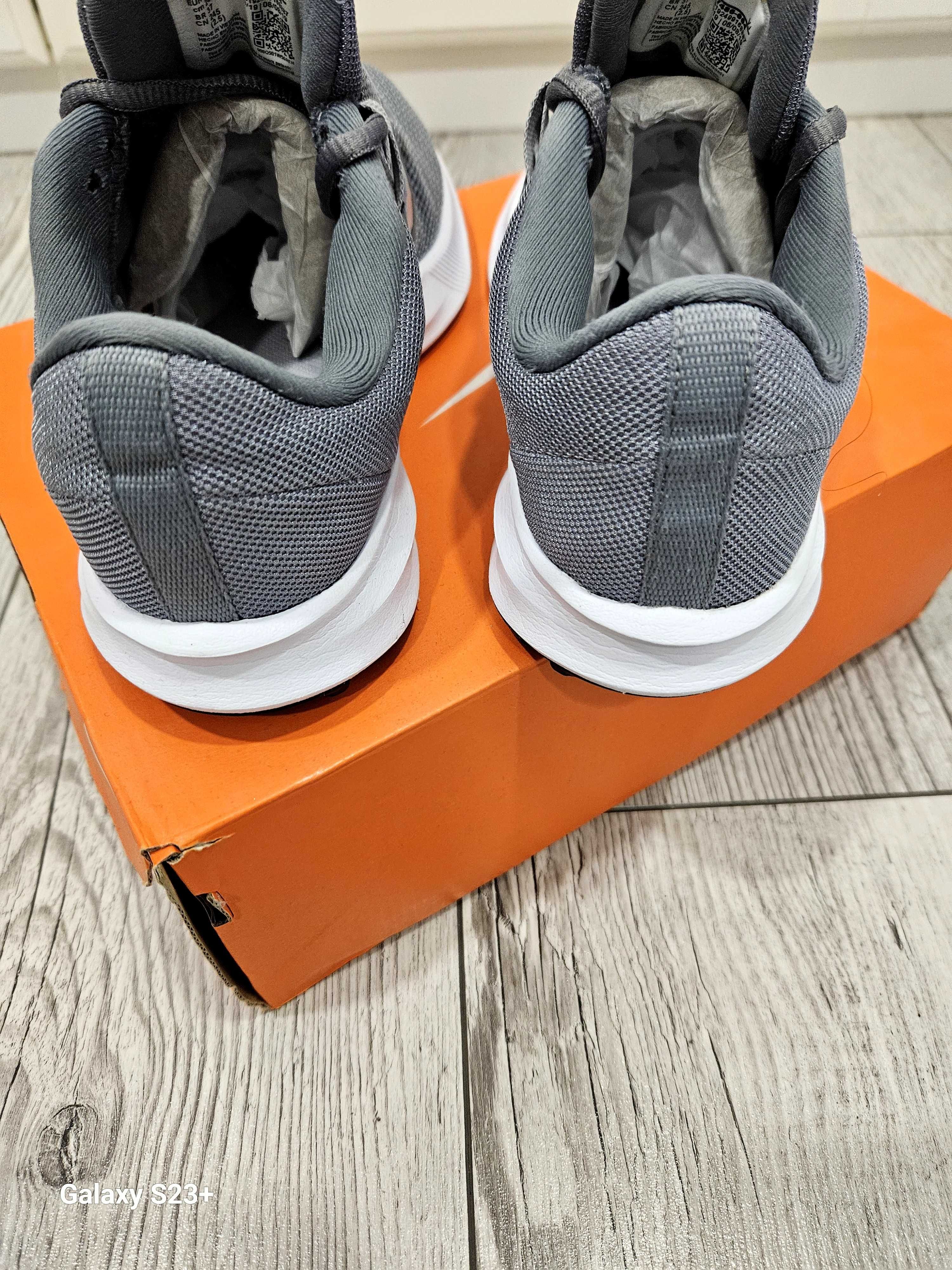Дамски маратонки Nike
