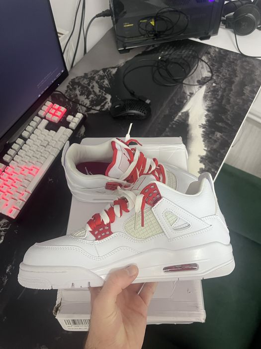 Jordan 4 metallic red