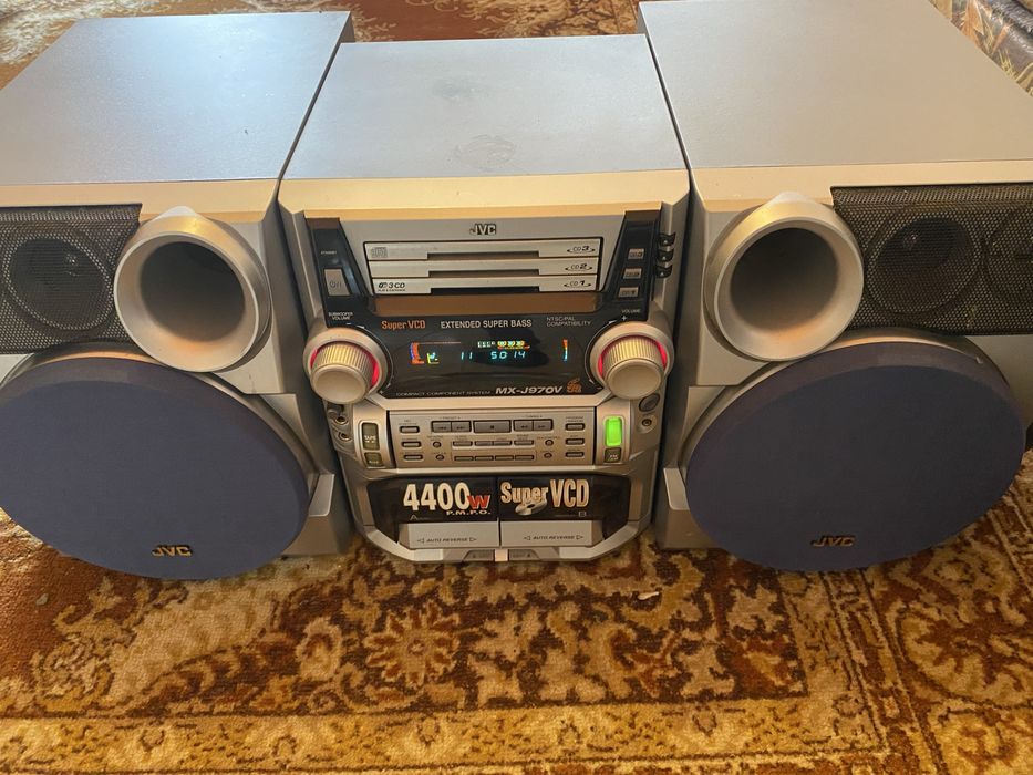 Продавам музикална уредба JVC model MXJ970W
