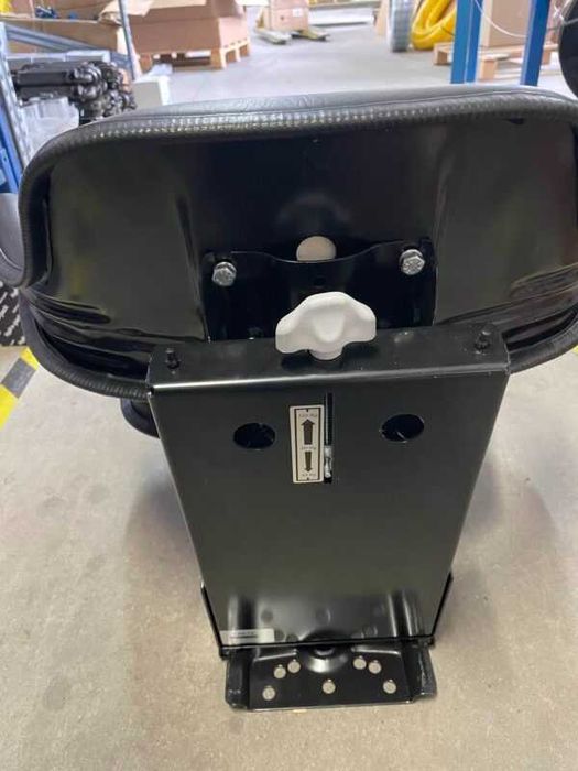 Scaun tractor cu suspensie reglabil adaptabil tractoare pana 100 cai