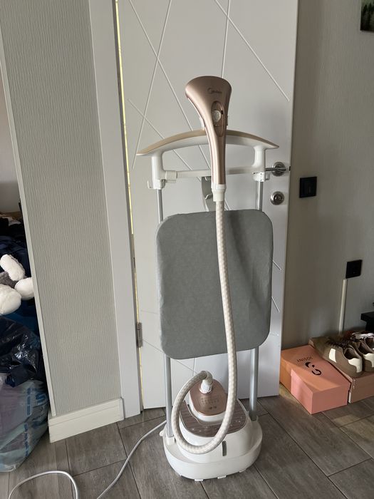 Паровой утюг midea