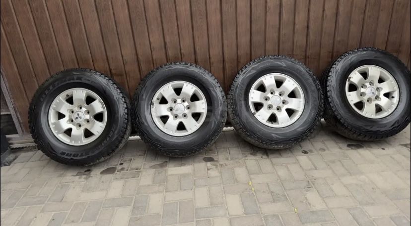 Колеса в сборе, резина зимняя с оригинальным паджеро диском