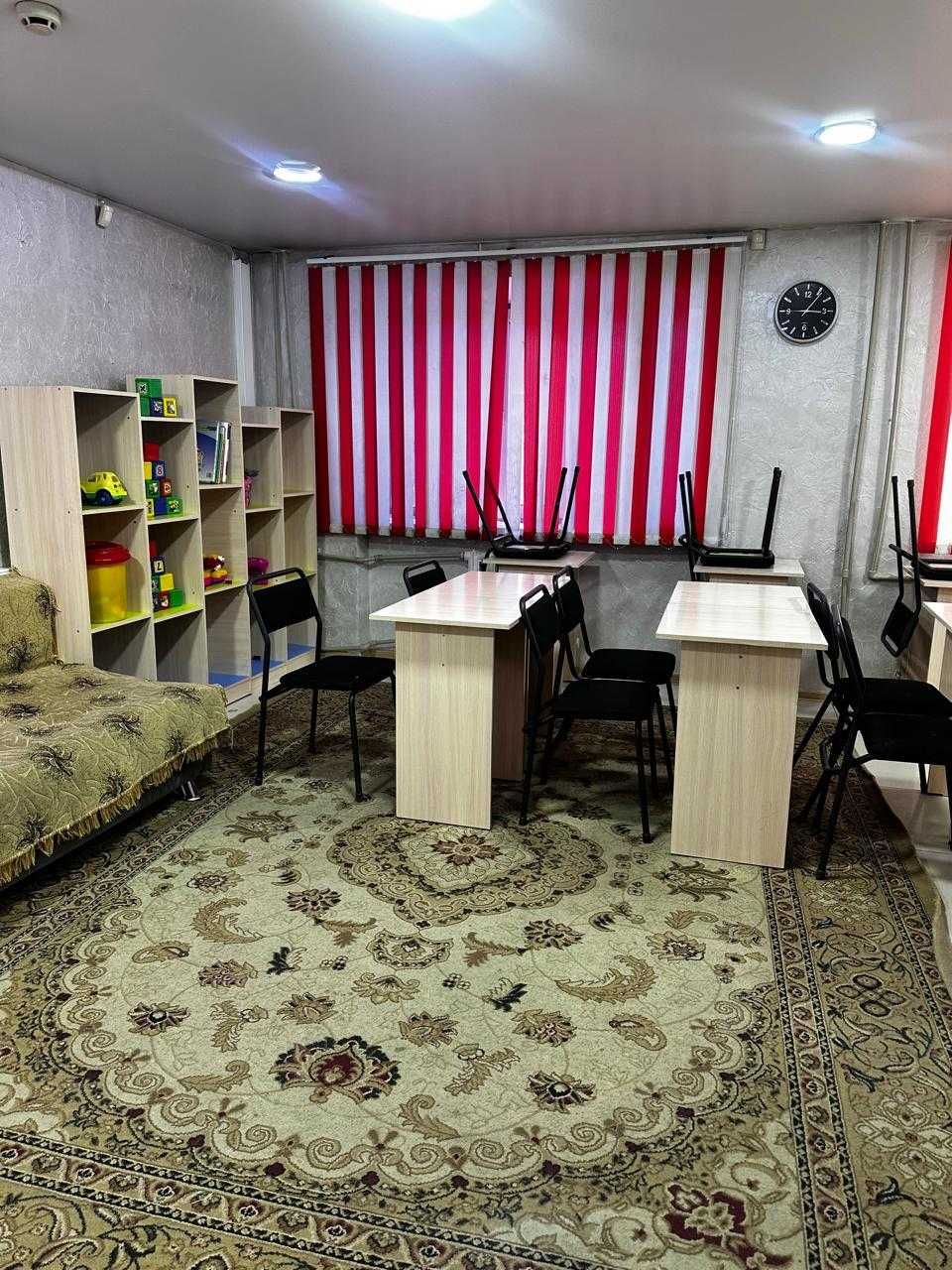 Срочно продам парты, стулья, шкафы, диван и ковер!!!
