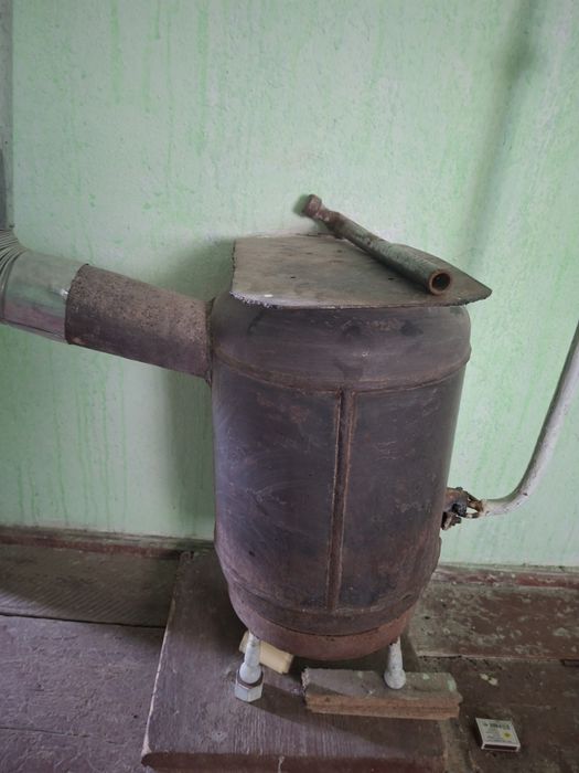 Qalin metaldan qilingan baquvat pechka sotiladi srochni