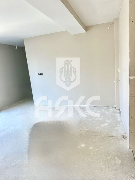 Тристаен апартмент в кв. Хладилника