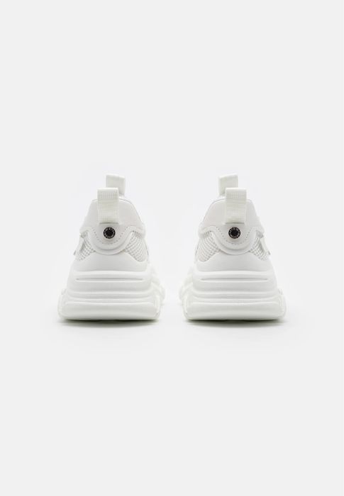 adidasi Steve Madden