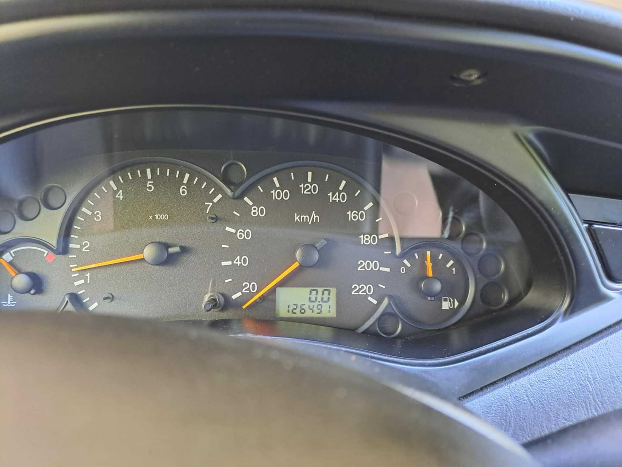 Vand FORD DAW/FOCUS 1.6,benzina, an 2000, 126491 km,stare perfecta.