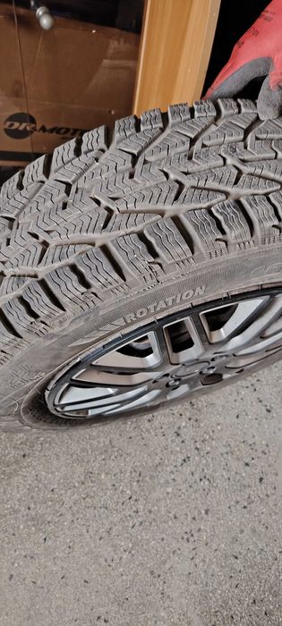 Гуми с джанти от Seat Leon 195/65/15 Зимни отлични дот'24 RIKEN