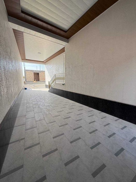 Uch Qaxramon postida 4 km da joylashgan xovli sotiladi/