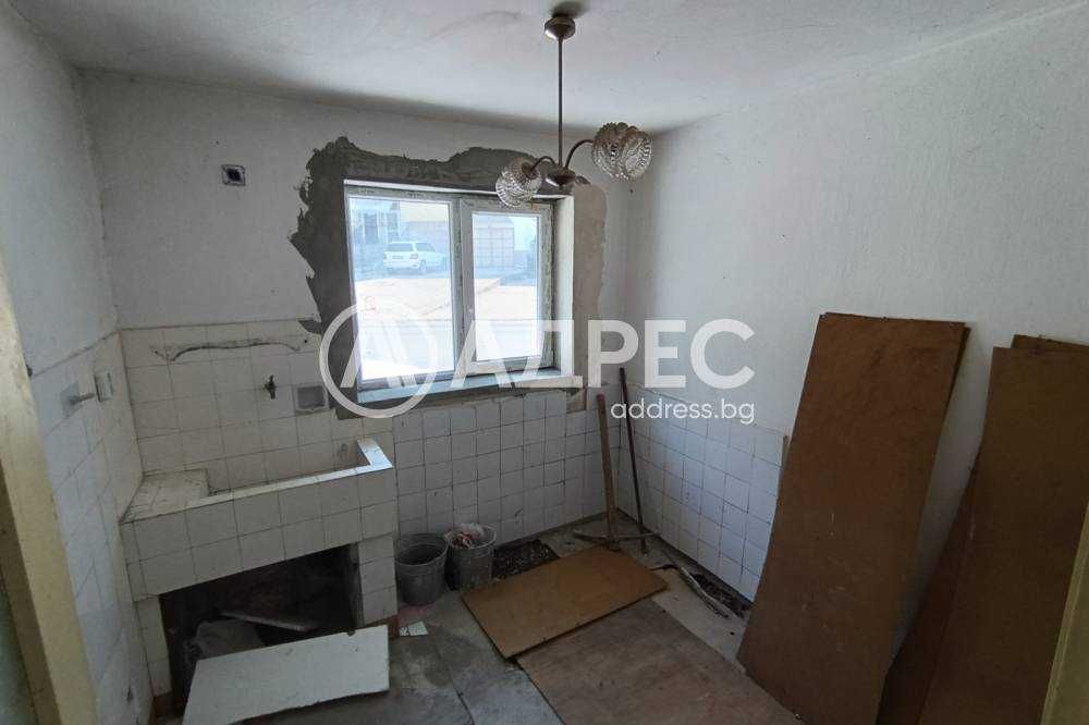 Продава се Къща в Разград, Център - 65 кв.м за 1138 €/кв.м - Снимка #2