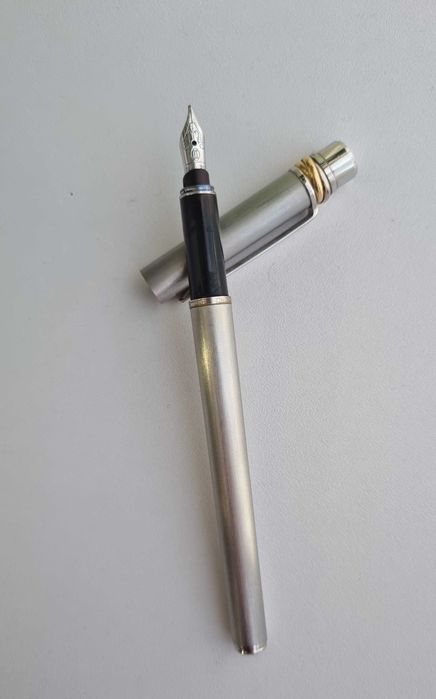 Stilou Cartier Les Must penita aur alb 18k