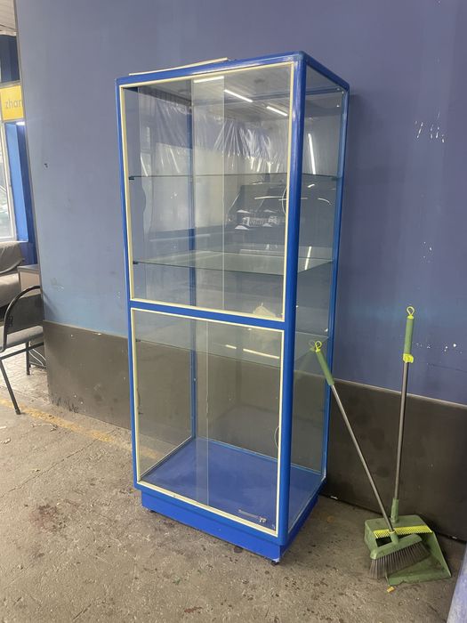 Продам ветрину стеклянную