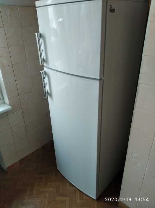 Продавам хладилник "АЕG" с отделна камера - НОВ!ГАРАНЦИОНЕН!!!