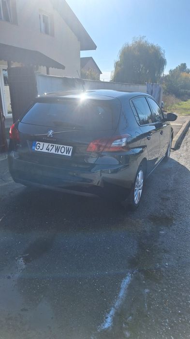 Vând peugeot  sau golf 5 gt