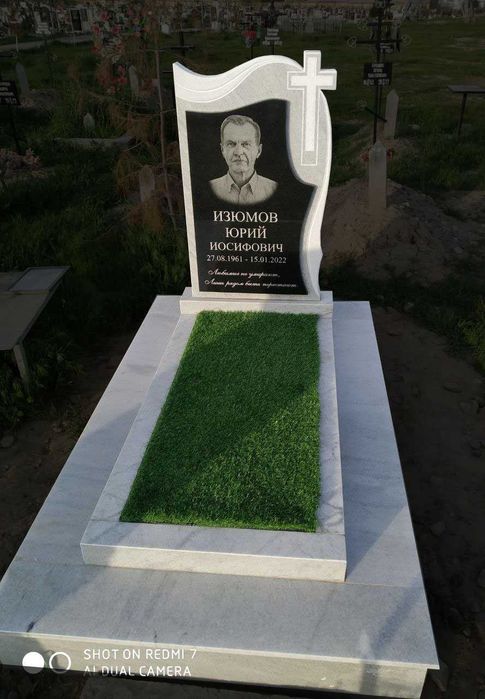 Памятник из белого мрамора