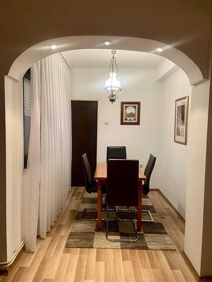 Тристаен  имот в кв.Малинова долина