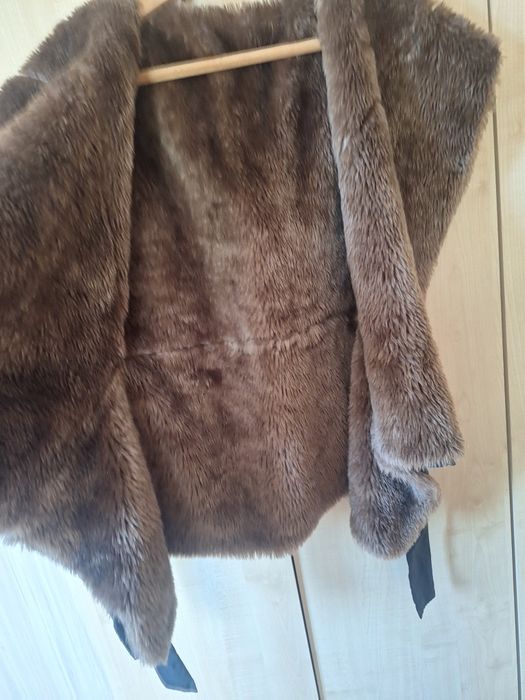 Актуален елек с кафява яка и подплата
