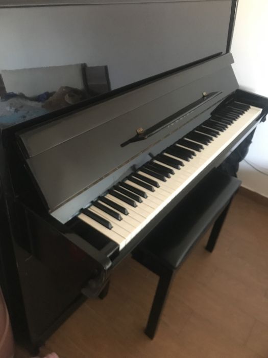 Акустично пиано “Чайка”