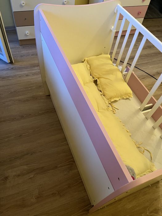 Бебешка кошара с люлеещ механизъм