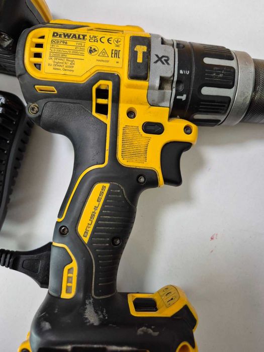 Акумулаторен винтоверт DCD796+DCB182+DCB112