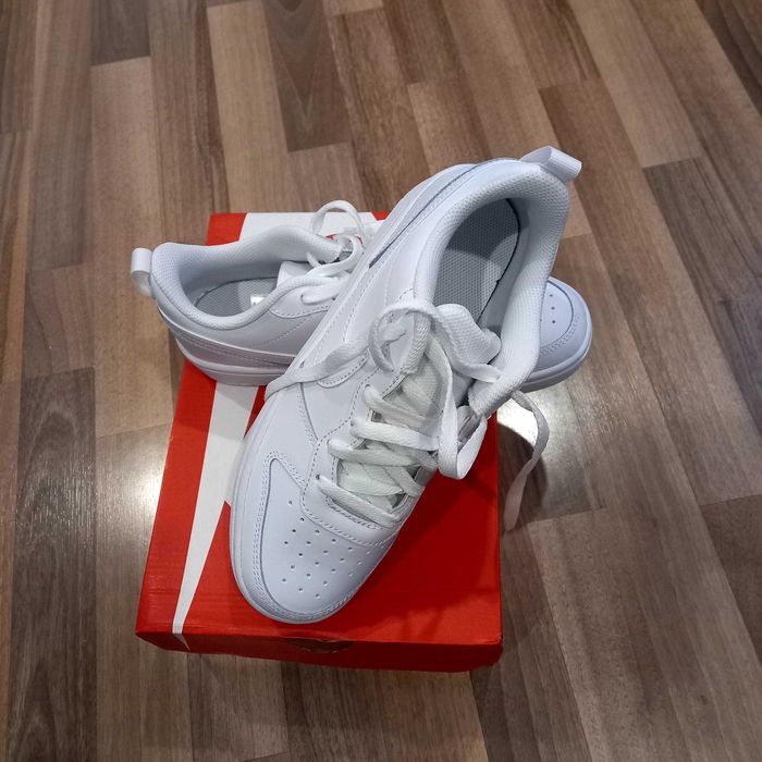 Спортни обувки. Нови, йе са носени.