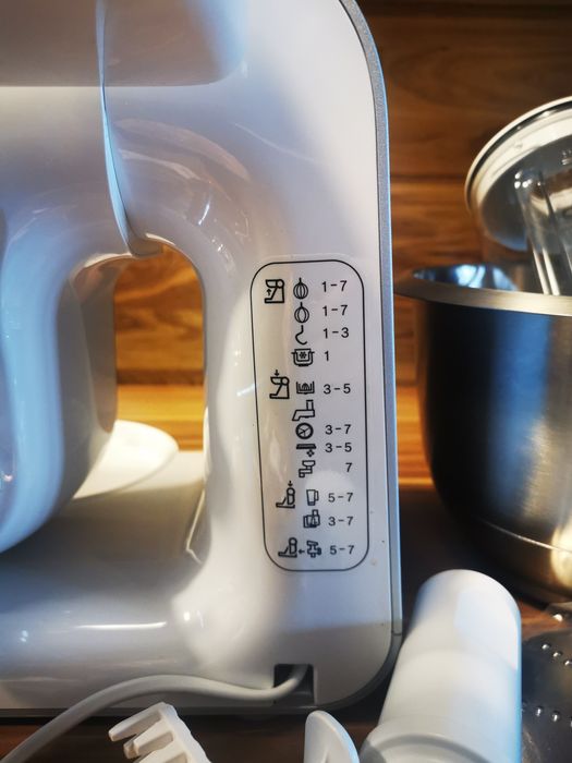 Robot de bucătărie multifunctional Bosch in stare impecabilă. 
L-am fo