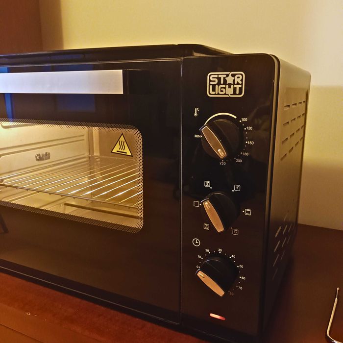 Cuptor electric Star Light cu termostat, convecție și timer, 2000W