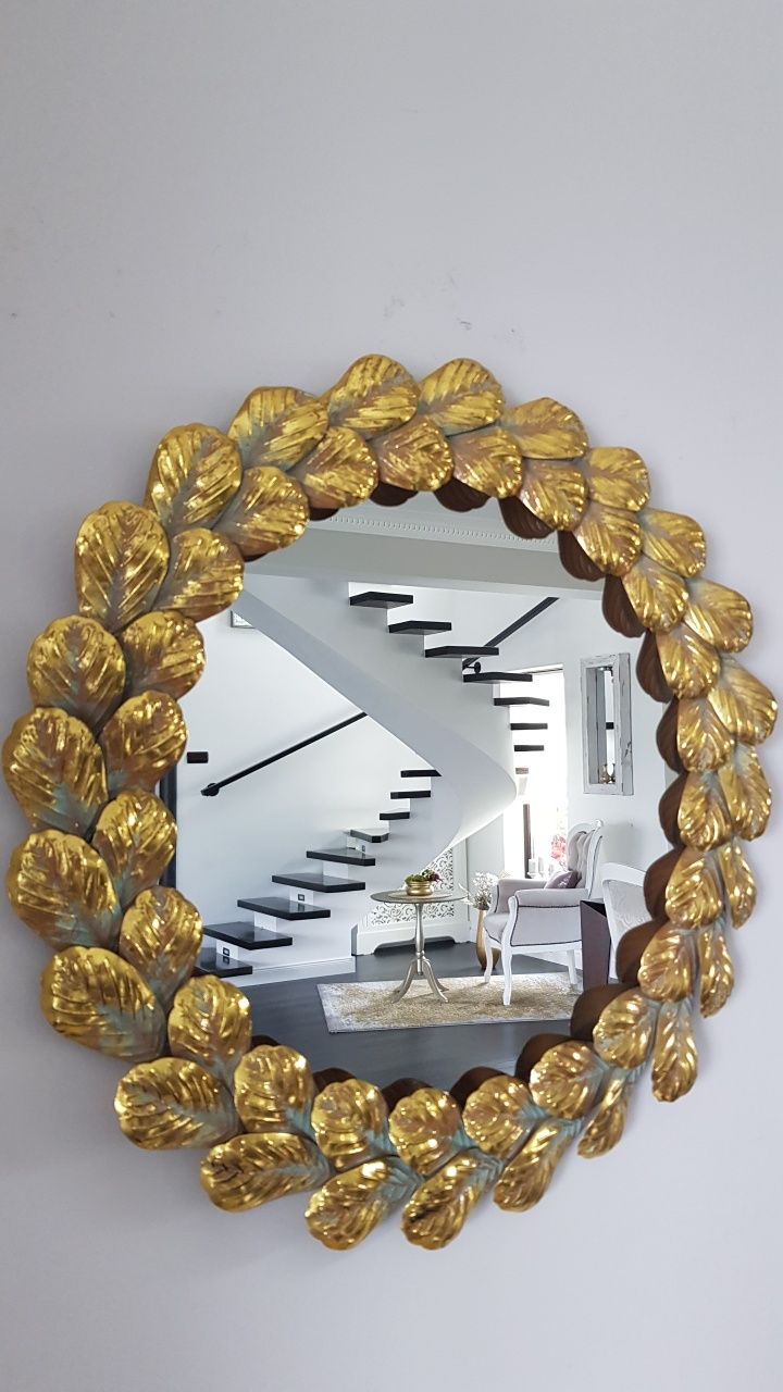 Oglindă cu ramă din lemn și  metal